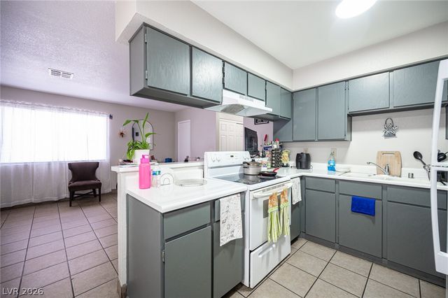 1524 Henry Drive, Las Vegas, NV 89110