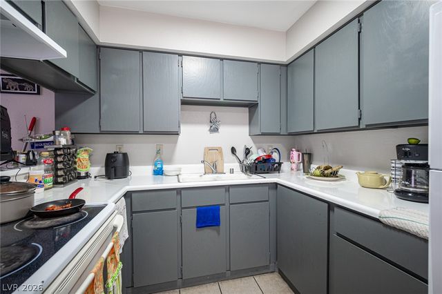 1524 Henry Drive, Las Vegas, NV 89110