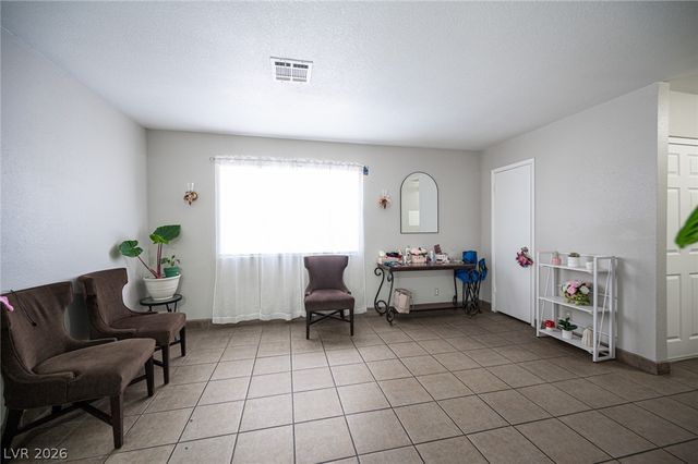 1524 Henry Drive, Las Vegas, NV 89110