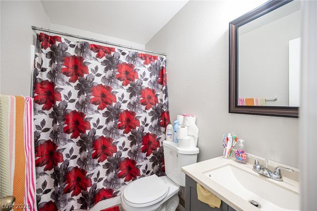 1524 Henry Drive, Las Vegas, NV 89110