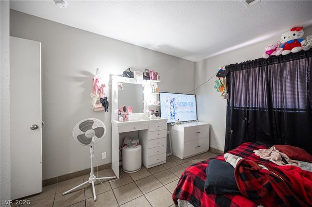 1524 Henry Drive, Las Vegas, NV 89110