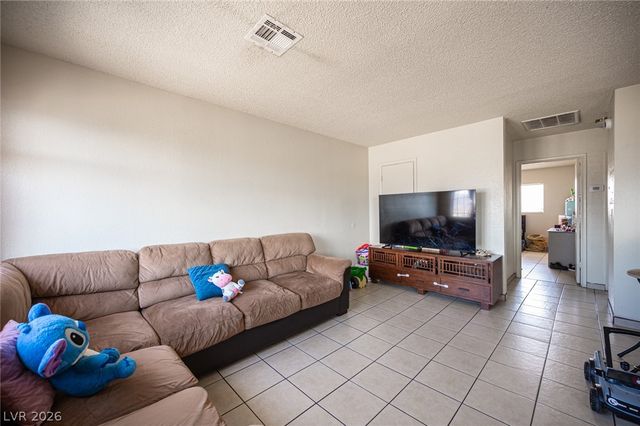 1524 Henry Drive, Las Vegas, NV 89110