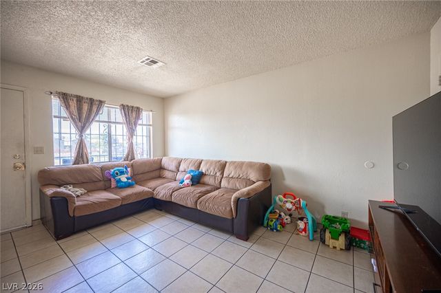 1524 Henry Drive, Las Vegas, NV 89110