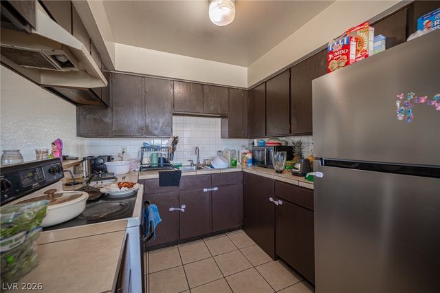 1524 Henry Drive, Las Vegas, NV 89110