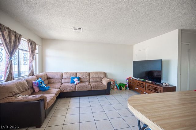 1524 Henry Drive, Las Vegas, NV 89110