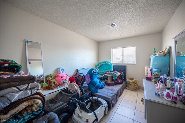 1524 Henry Drive, Las Vegas, NV 89110