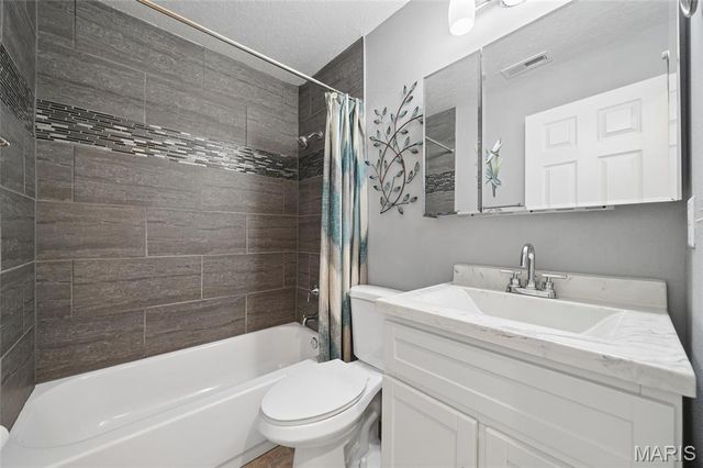 505 Glenmeadow Drive, Ballwin, MO 63011