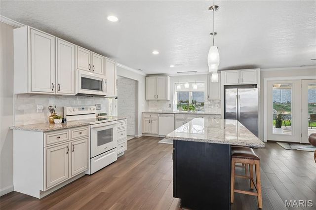 505 Glenmeadow Drive, Ballwin, MO 63011