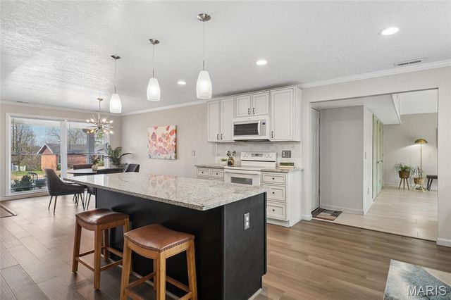 505 Glenmeadow Drive, Ballwin, MO 63011