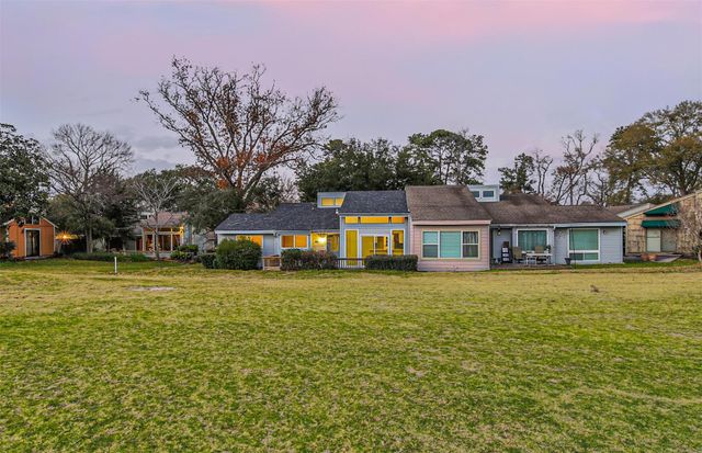 60 April Village, Conroe, TX 77356