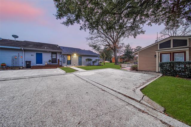 60 April Village, Conroe, TX 77356