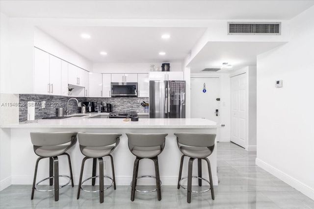 600 Three Islands Blvd 1413, Hallandale Beach, FL 33009