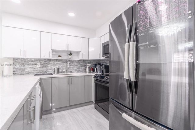 600 Three Islands Blvd 1413, Hallandale Beach, FL 33009