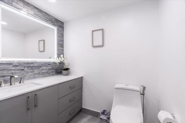 600 Three Islands Blvd 1413, Hallandale Beach, FL 33009