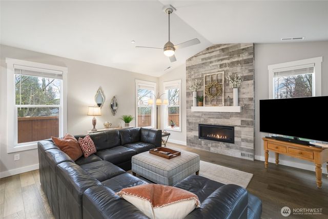 2403 12th Street Pl SW, Puyallup, WA 98373