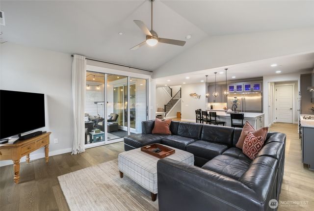 2403 12th Street Pl SW, Puyallup, WA 98373