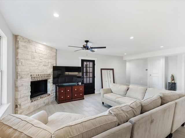 2761 Vz County Road 3417, Wills Point, TX 75169