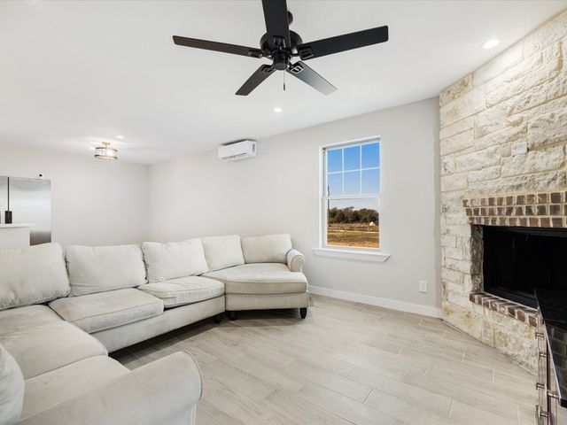 2761 Vz County Road 3417, Wills Point, TX 75169