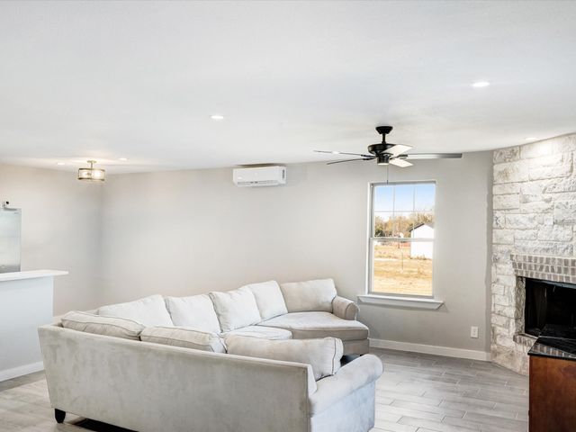 2761 Vz County Road 3417, Wills Point, TX 75169