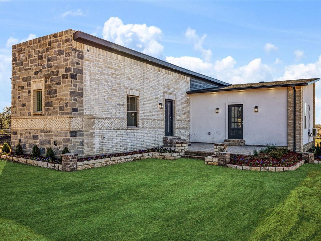 2761 Vz County Road 3417, Wills Point, TX 75169