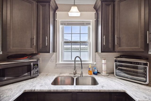 800 Oakdale Road, Kingsport, TN 37664