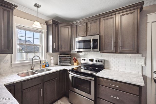 800 Oakdale Road, Kingsport, TN 37664