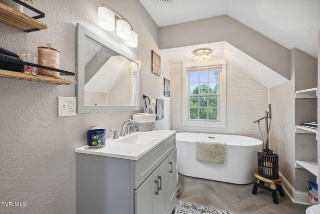 800 Oakdale Road, Kingsport, TN 37664