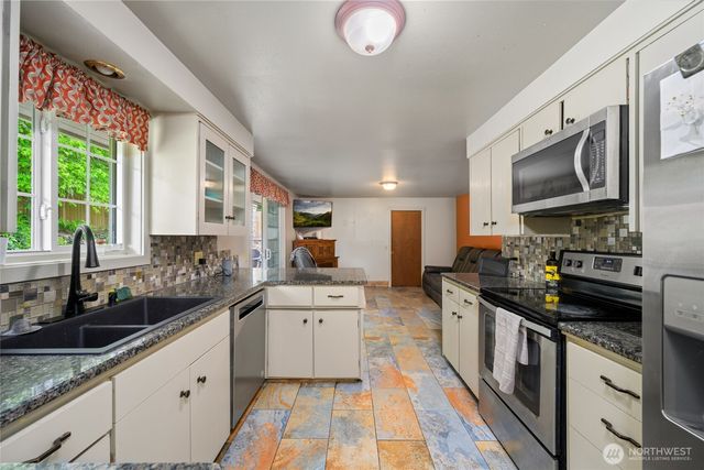 2114 S Cedar Hills Drive, Mount Vernon, WA 98274