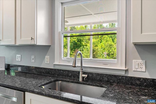 4209 HAWKINS LN, Barboursville, VA 22923