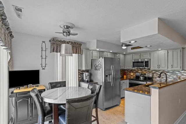 72 Hilltop Drive F, North Providence, RI 02904