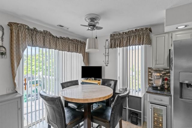 72 Hilltop Drive F, North Providence, RI 02904