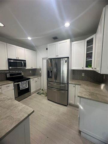 5402 Pointe Villa Dr B, Lighthouse Point, FL 33064