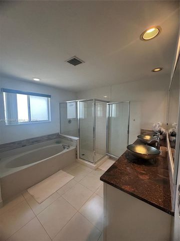 5402 Pointe Villa Dr B, Lighthouse Point, FL 33064