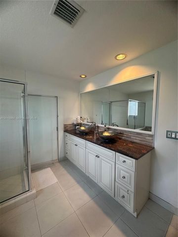 5402 Pointe Villa Dr B, Lighthouse Point, FL 33064