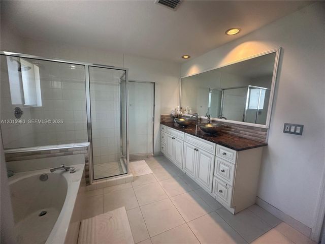 5402 Pointe Villa Dr B, Lighthouse Point, FL 33064