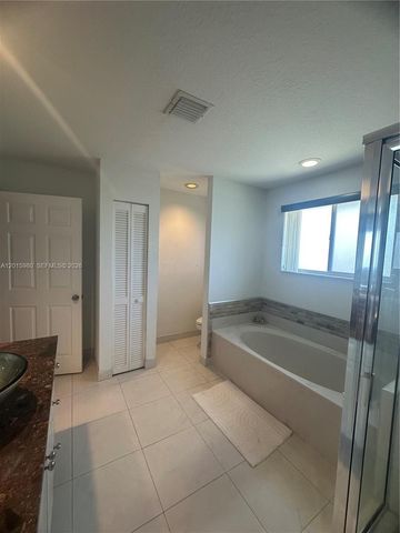 5402 Pointe Villa Dr B, Lighthouse Point, FL 33064