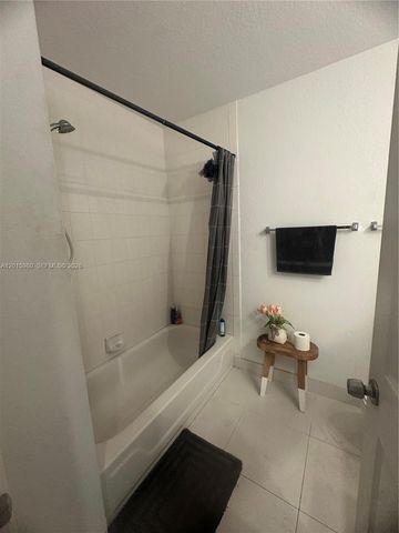 5402 Pointe Villa Dr B, Lighthouse Point, FL 33064