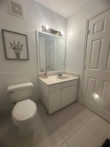 5402 Pointe Villa Dr B, Lighthouse Point, FL 33064