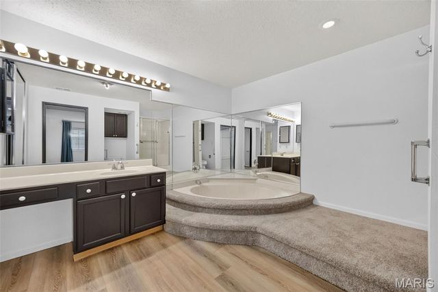 1440 Heritage Landing 201, St Charles, MO 63303
