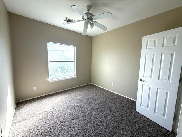 1512 S Medina ST, Lockhart, TX 78644