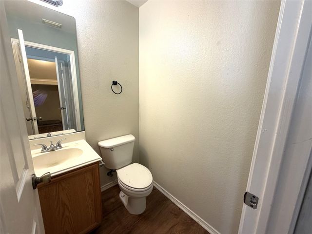 1512 S Medina ST, Lockhart, TX 78644