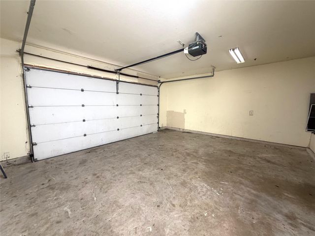 1512 S Medina ST, Lockhart, TX 78644