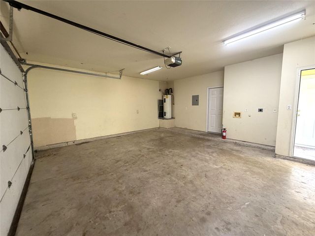 1512 S Medina ST, Lockhart, TX 78644