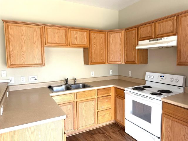 1512 S Medina ST, Lockhart, TX 78644