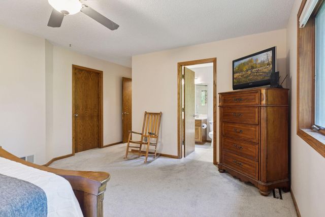 8769 Jewel Avenue S, Cottage Grove, MN 55016