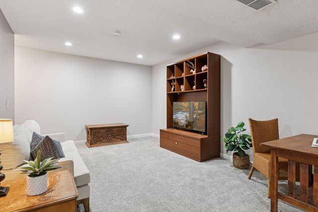 8769 Jewel Avenue S, Cottage Grove, MN 55016