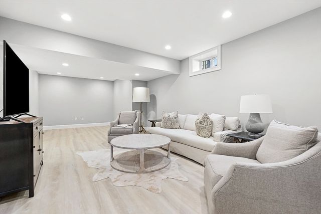 25 Cavanaugh Path, Newton, MA 02459