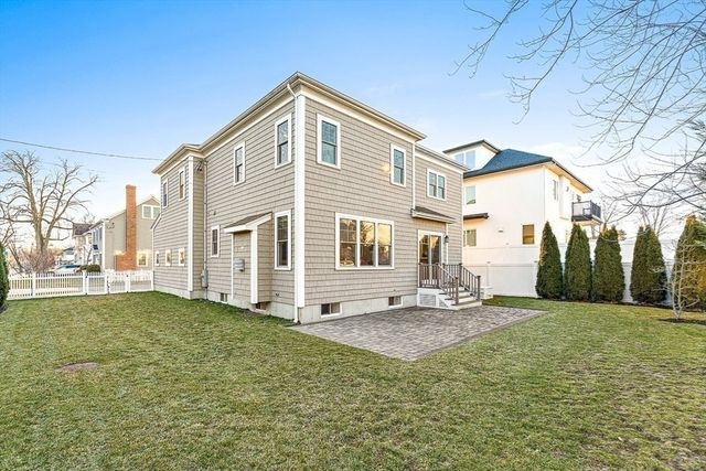 25 Cavanaugh Path, Newton, MA 02459