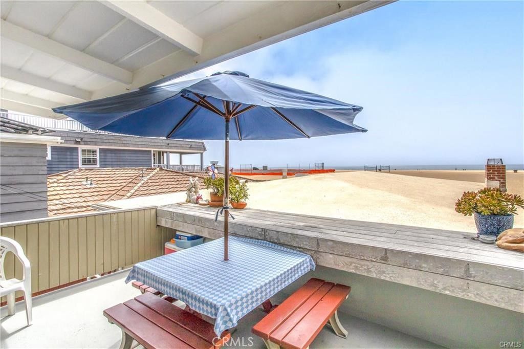 Image 22 of property listing at 1408 W Oceanfront, Newport Beach, CA 92661