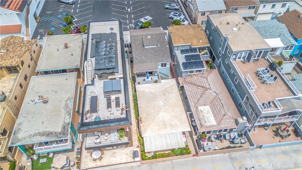 Image 3 of property listing at 1408 W Oceanfront, Newport Beach, CA 92661